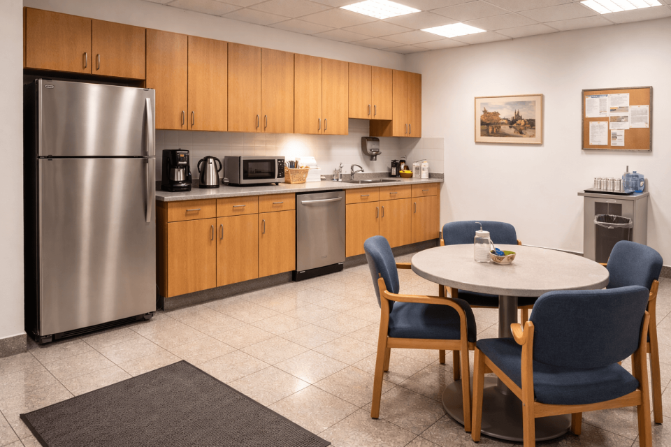 Kaffeeküche mit Sitzbereich bei Webdesign in Frankfurt