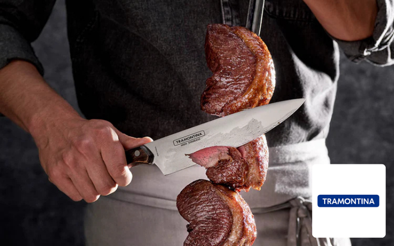 Kundenreferenz Tramontina: Fleisch wird mit Messer geschnitten